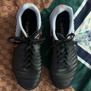 Nike Tiempo-X Indoor Turf Shoes Size 6.5 Excellent Condition